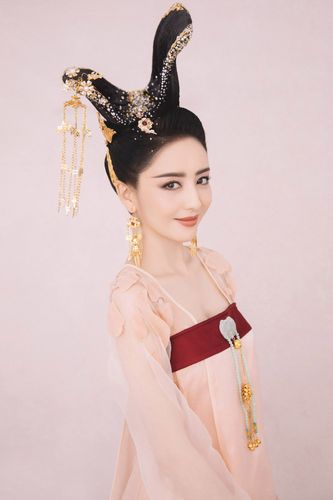 简介:佟丽娅优雅汉服宫装写真图片,分享一组佟丽娅图片给大家,图中的