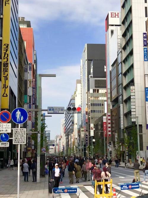 城市不拥挤,各种房子建筑很精致……我们住在三谷