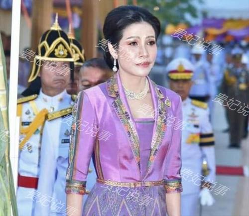 诗妮娜贵妃又换头像!美颜滤镜开到最大,跟日常照简直判若两人