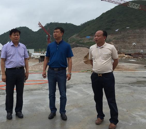 罗杰市长到沪昆高铁凯里南站督导工作