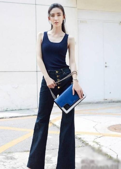 王丽坤一件连体裤穿出新高度!网友:我就想知道她上厕所怎么办?