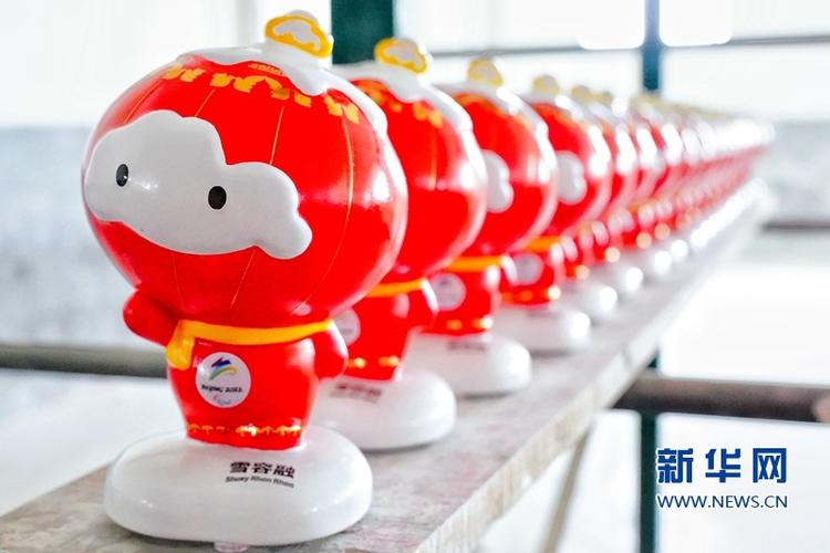 组图丨陶瓷版冰墩墩雪容融诞生记