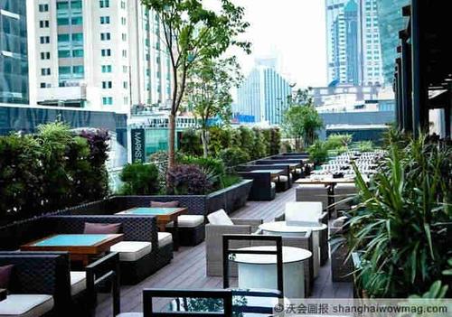 秀居网 装修设计效果图 > 酒店露天餐厅仿古青石板铺设地面设计图 五