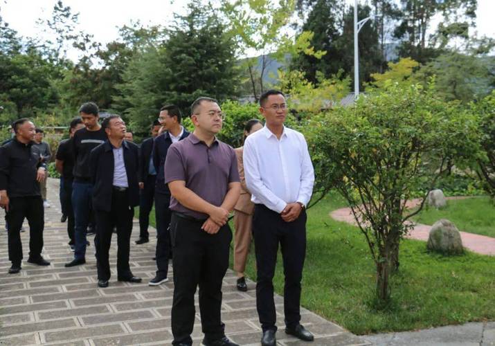 鹤庆县委书记段红丽县长张洪军率队到漾濞洱源两县考察学习