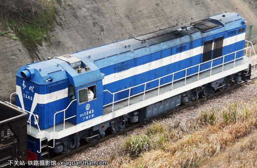 机车名称:东风5型内燃机车 df5 车    号:1243 生产厂商