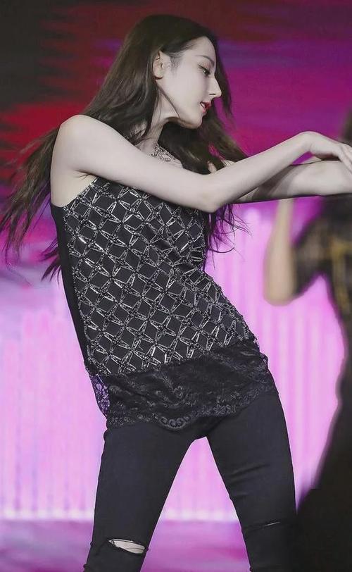 分享迪丽热巴当年火爆全网的生日舞美照这颜值和身材谁不服