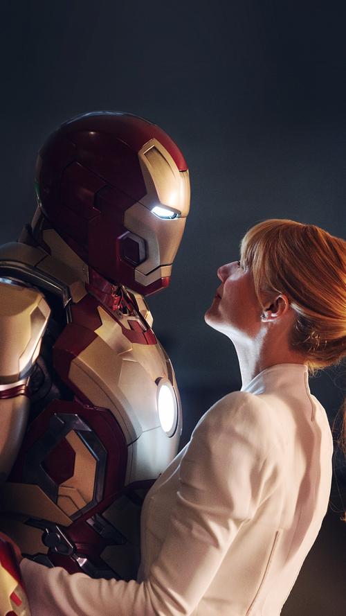 钢铁侠和小辣椒拥抱