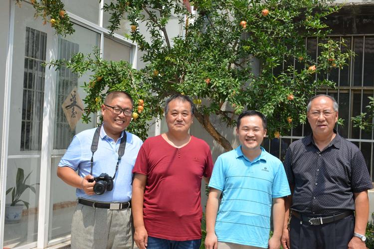 程守忠老师,季朗友先生,王鼎杰先生,白光华先生欢聚季府,合影留念.