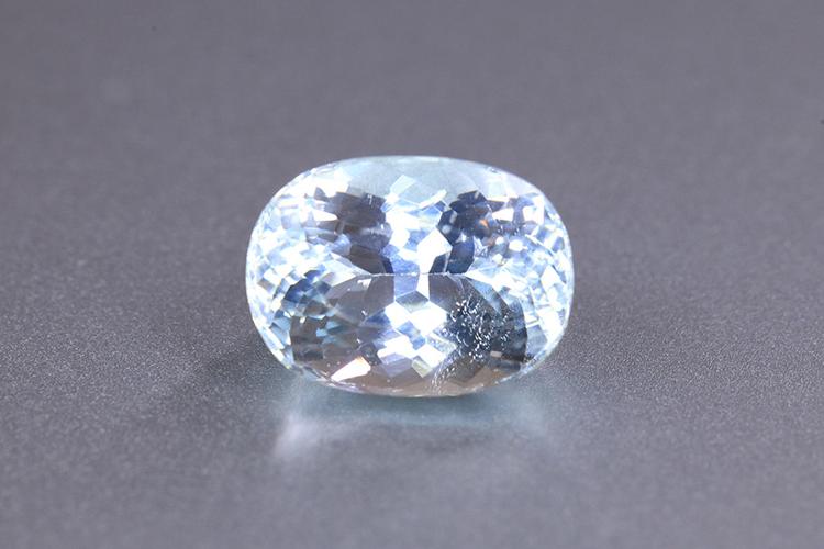 06 ct 材质 海蓝宝石 颜色 淡蓝色(证书标注) 形状 刻面形 切工 好