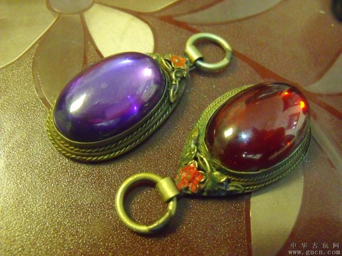 清代兰红宝石吊坠