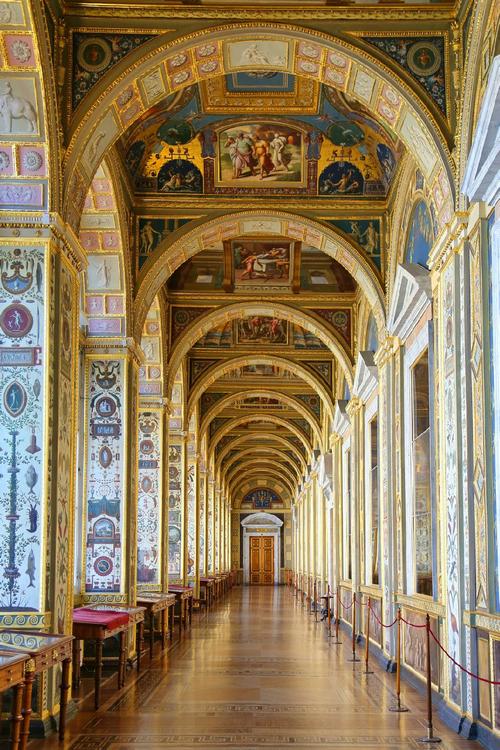 дворец )是俄罗斯国家博物馆艾尔米塔什博物馆的"六宫殿建筑群"