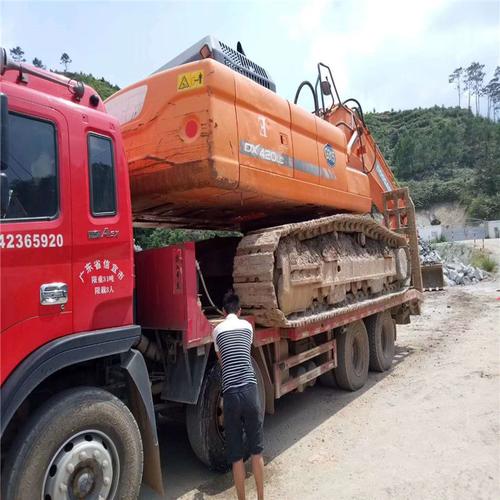 拉75的挖机的平板拖车拉18吨的挖掘机拖车