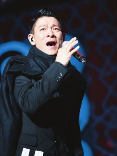湖南卫视:百度娱乐沸点2010最受欢迎男星:刘德华!