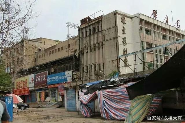 在1980年代和1990年代,是商丘市(县级市)有名的日用百货商品批发市场.