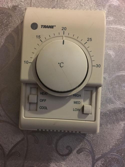 宾馆这玩意是空调么?怎么调节?下边图