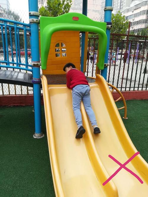 德馨幼儿园户外活动安全教育