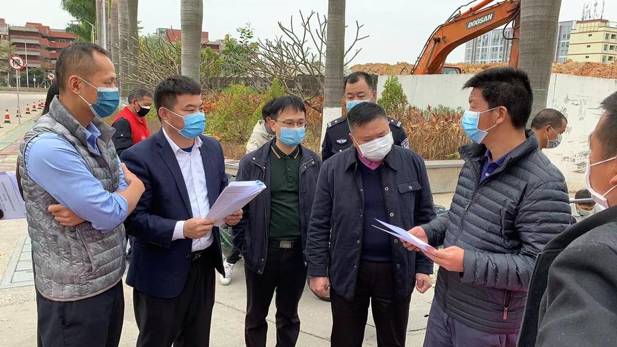 街道办书记卫树强同志对各工业园区企业进行现场排查,督促园区企业