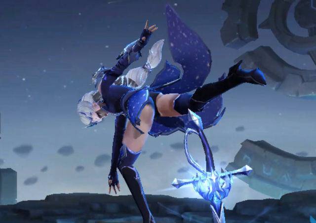 王者荣耀:新露娜模型出来后,奇葩玩家:终于知道露娜穿