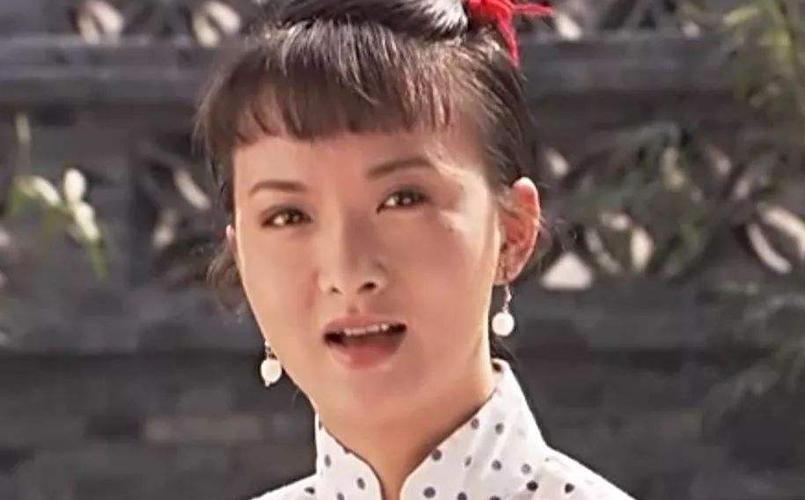 《大宅门》一炮而红,却因没背景而"无戏可拍",如今与无名演员幸福一生