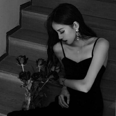 优质女头高清黑白 社会高冷范女生头像全集