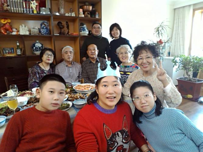 在亲情彼此相守中我们成长,快乐,幸福!一一永远的一家人!