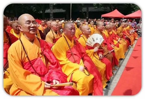 廓尘法师荣膺常州天宁禅寺方丈 明生法师授挂珠