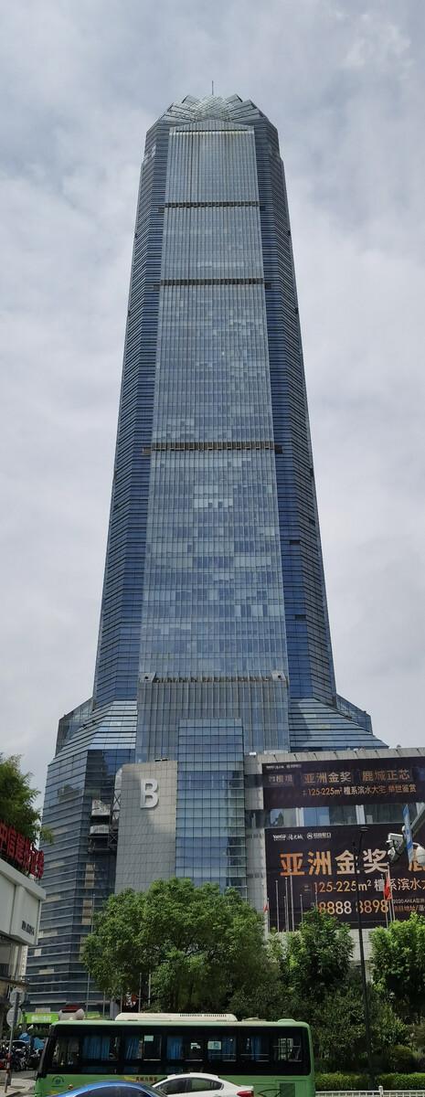 世贸大厦塔中塔摄于温州市