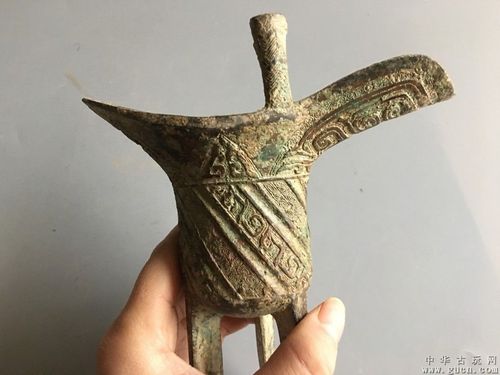 出土战汉青铜三足杯