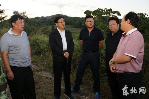 黑龙江省政法委书记杨东奇在延寿县指导抓捕逃犯工作