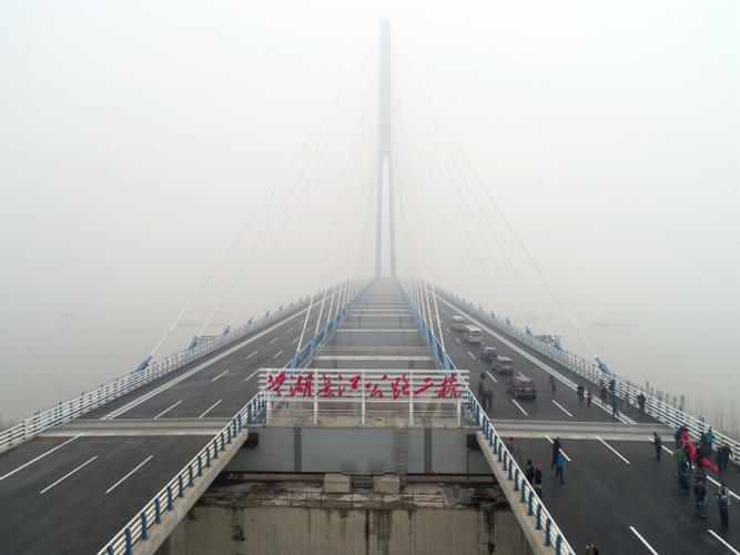 安徽芜湖长江公路二桥通车运营