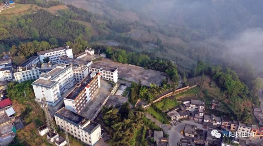 来源:元阳一中 李志军  收集整理 【醉卧逢春岭】 (一) 高卧深山云