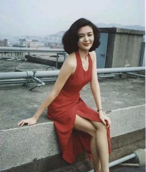 曾经风靡全国的女神关之琳至今未嫁现在过的怎么样