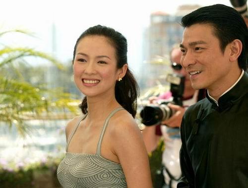 组图:刘德华上身唐装下身牛仔裤 很中国很东方