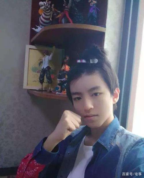 为新戏暴瘦的王俊凯,家里装修竟然如此简单,看完就被圈粉