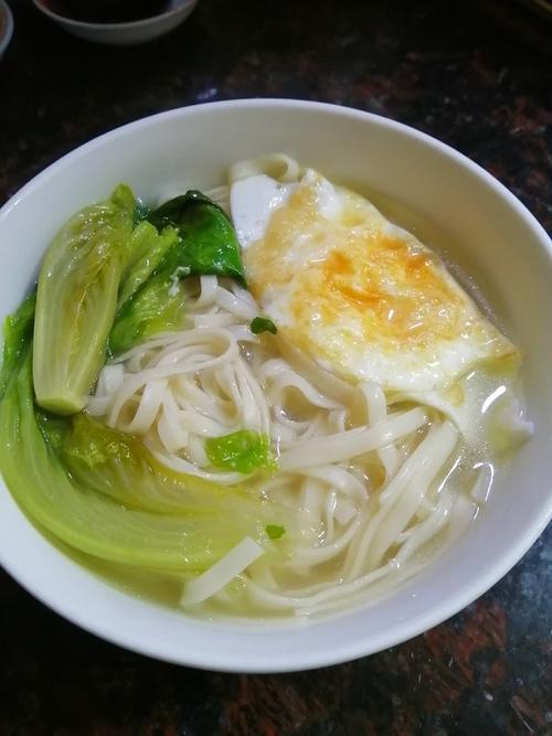 简简单单也不失美味鸡蛋生菜面条