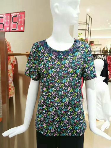 迪恩斯女装祝您端午节快乐 轻汗微微透碧纨. 明朝端午浴芳兰.