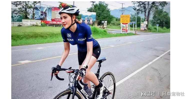 泰国自行车女神大方秀腹肌这身材简直有多完美