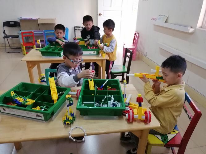 今天德国lasy积木的主题:《小船》