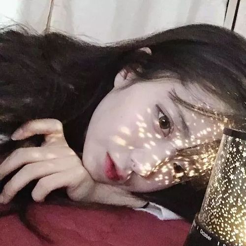 女生头像 | 躲了一辈子的雨_镜子