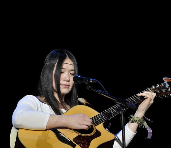 林一峰"遇见"小娟北京热闹开唱 老狼何炅捧场