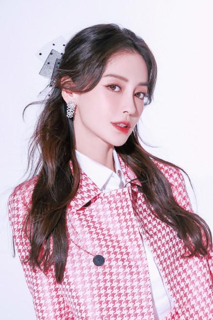 北京台春晚官宣angelababy和葛优成为2022年代言人,baby表示:"我和