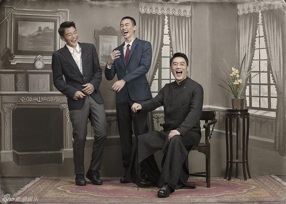 组图:林依轮复古全家福曝光 上演"华丽家族"