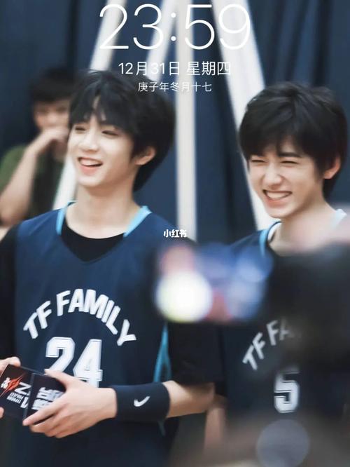 文轩壁纸 刘耀文宋亚轩_壁纸_文轩_宋亚轩_刘耀文_锁屏_恋爱_刘耀文