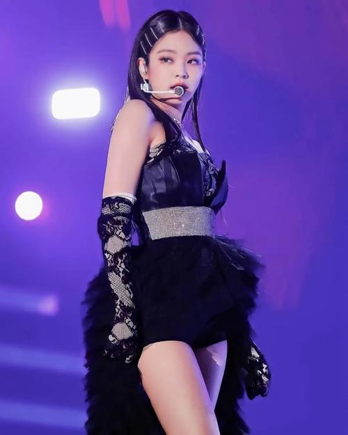 精选金智妮舞台照-黑天鹅妮妮前来报到!