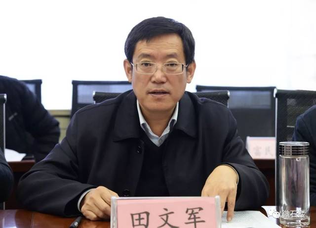 县委书记油晓峰,县委副书记田文军,县委常委,组织部长薛志胜出席座谈