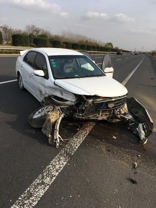 16远景撞车事故发生气囊未弹出