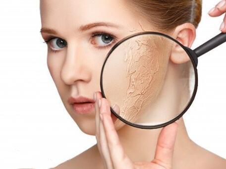 秋季肌肤干燥脱皮该如何应对?