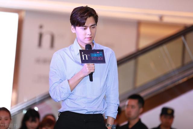 阳光笑容的国民校草李易峰最帅气的照片欣赏