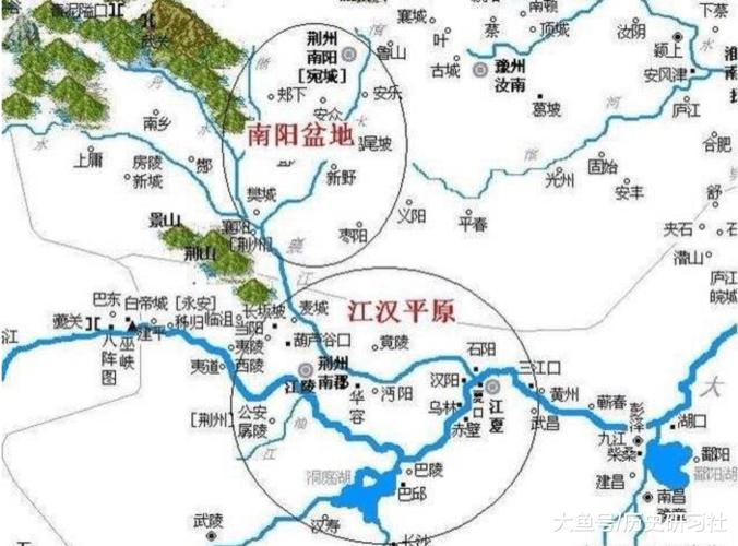 荆州与益州之间的两处通道 "隆中对"的关键是"跨有荆益",以此作为