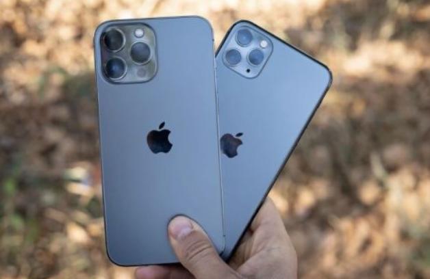入手iphone13pm:拿到手上玩手机有点累人,我一个女生拿着有点大